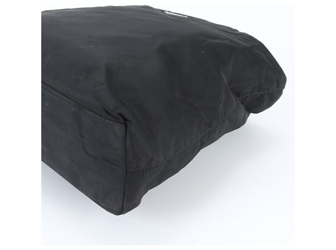 Tote Sac cabas Prada en nylon Tessuto avec logo triangle Noir - vue 4