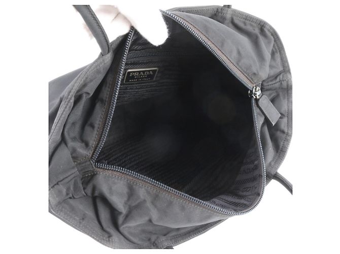 Tote Sac cabas Prada en nylon Tessuto avec logo triangle Noir - vue 7