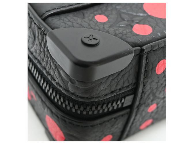 Borsa a mano Louis Vuitton Handle Soft Trunk (LV x YK) Collaborazione Yayoi Kusama Nero Rosso - vista 7