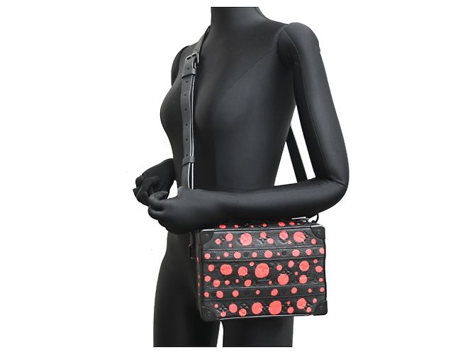 Borsa a mano Louis Vuitton Handle Soft Trunk (LV x YK) Collaborazione Yayoi Kusama Nero Rosso - vista 9