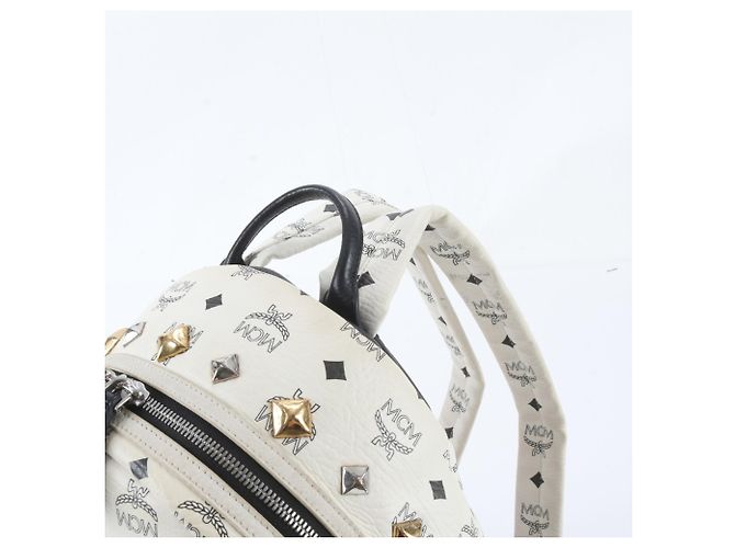 Zaino e borsa a tracolla in pelle borchiata MCM Visetos Bianco - vista 2