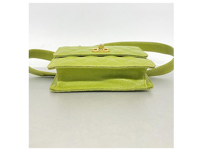 Borsa vita Chanel Matelassé in pelle caviar Verde oliva - vista 3