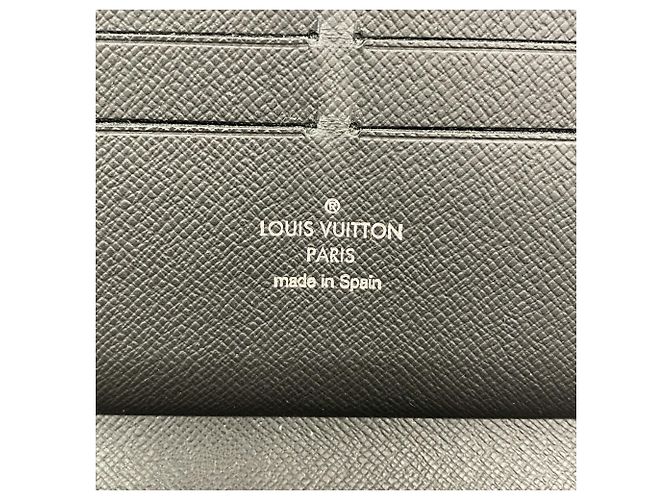 Portafoglio lungo Louis Vuitton Taiga Zippy Organizer NM Grigio - vista 4