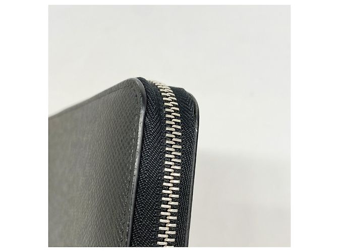 Portafoglio lungo Louis Vuitton Taiga Zippy Organizer NM Grigio - vista 5