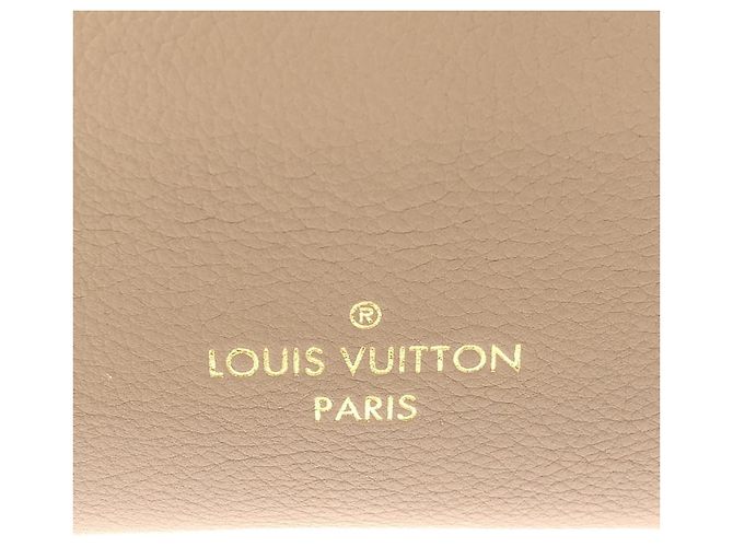 Sac à main Louis Vuitton On My Side PM - vue 4