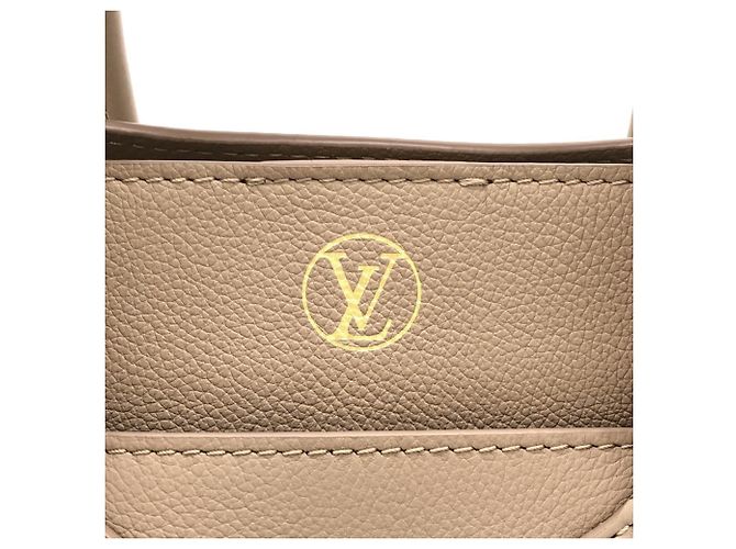 Sac à main Louis Vuitton On My Side PM - vue 5