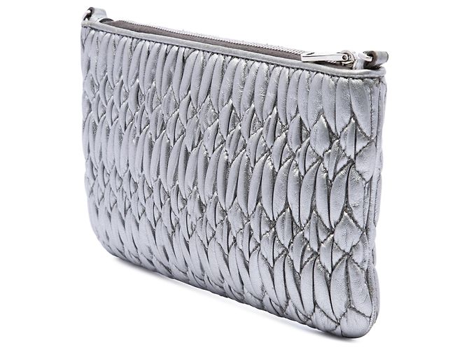 Borsa a tracolla Miu Miu in nappa matelassé metallizzato argento con catena in cristalli - vista 2