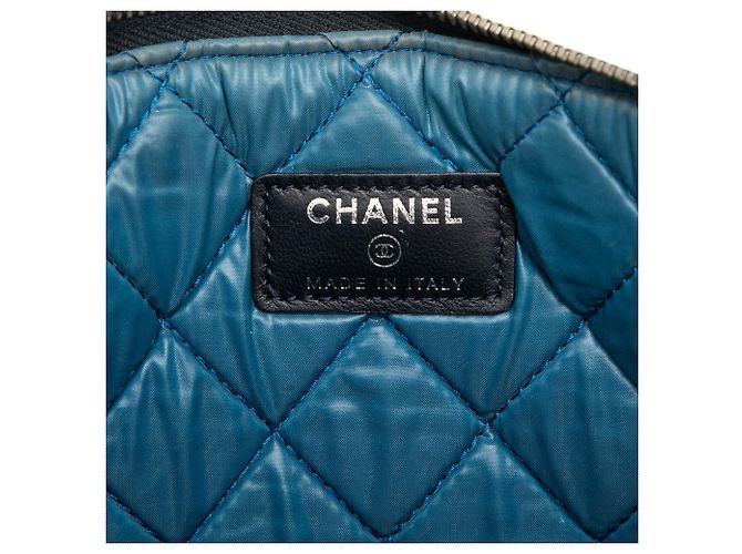 Chanel White Dubai Paris Medium Quilted Printed Canvas O Case Clutch Weiß - Ansicht 5