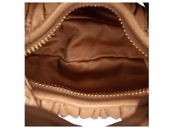 Borsa Wander Miu Miu in Nappa Matelassé Micro Marrone - vista 4