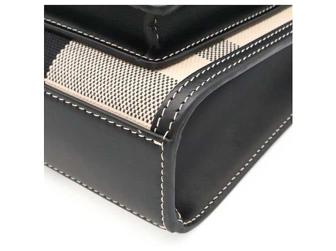 Bolso Mini Pocket Burberry Negro Blanco - vista 4