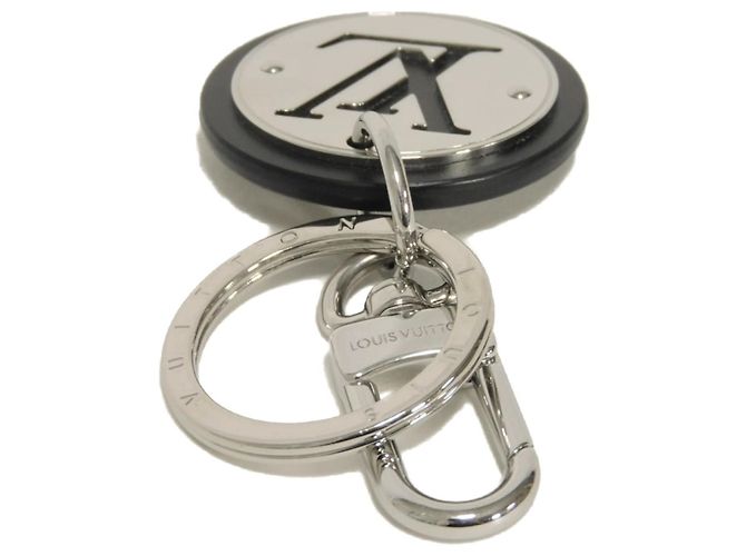 Louis Vuitton Keychain LV Circle Cut Calf Black Silvery - view 3