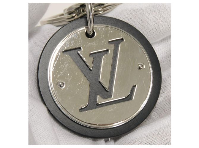 Louis Vuitton Keychain LV Circle Cut Calf Black Silvery - view 5