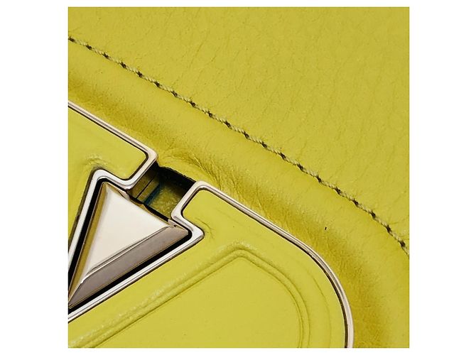 Borsa a tracolla con patta Valentino Yellow Logo Giallo - vista 14