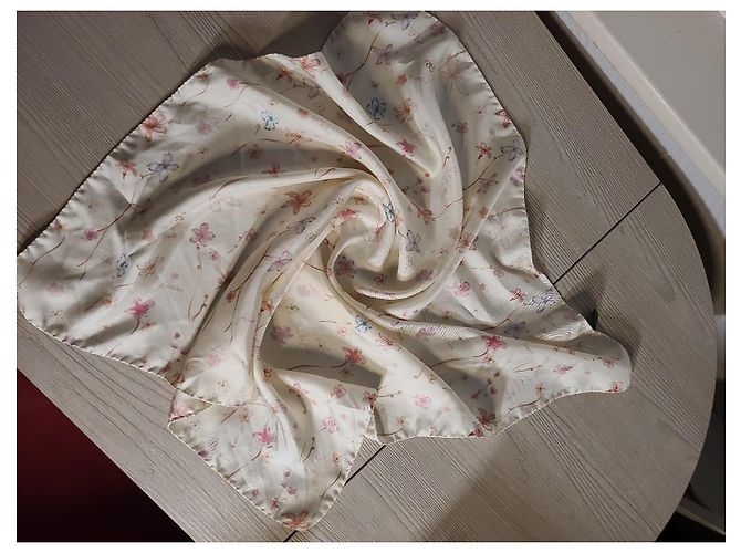 Autre Marque Carré in seta Dior con stampa floreale Rosa Blu Beige - vista 5