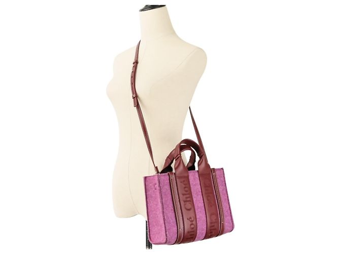 Bolsa de Ombro Chloé Woody Small em Feltro e Couro Vermelho - vista 13