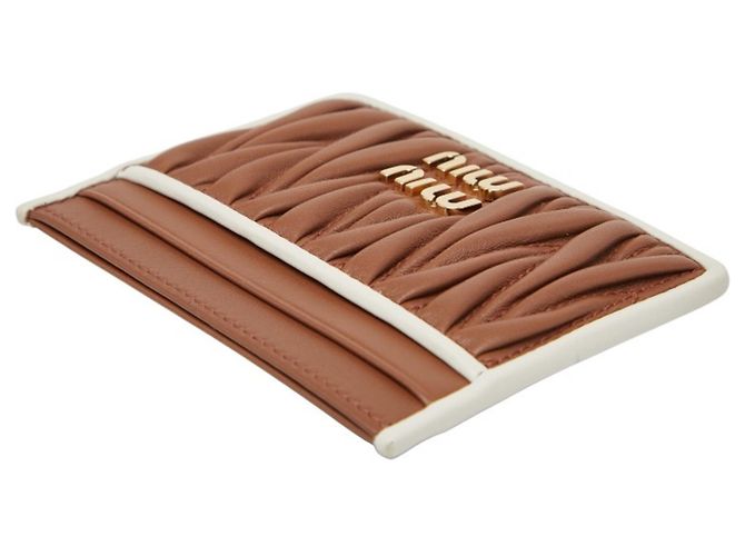 Tarjetero Miu Miu Matelassé Castaño Blanco - vista 5