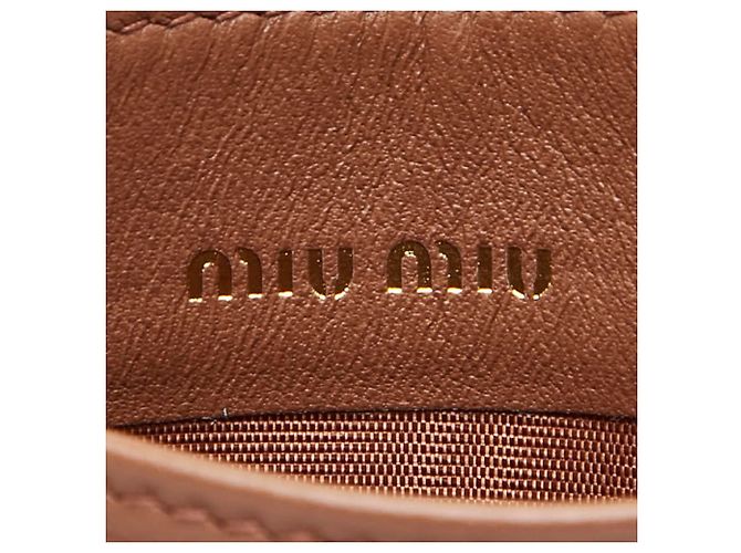 Tarjetero Miu Miu Matelassé Castaño Blanco - vista 7