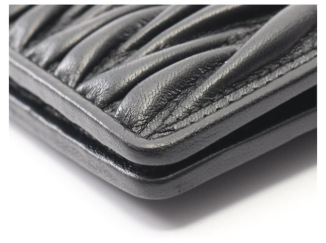 Cartera larga bi-fold Miu Miu Matelassé Negro - vista 6