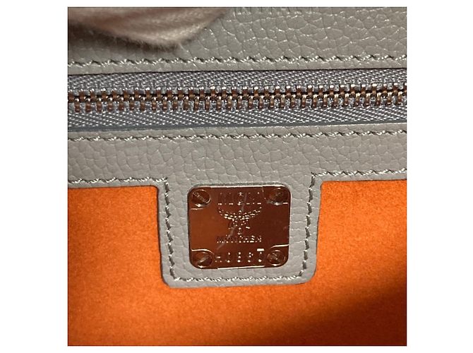 Borsa a tracolla in pelle borchiata MCM Marrone - vista 11
