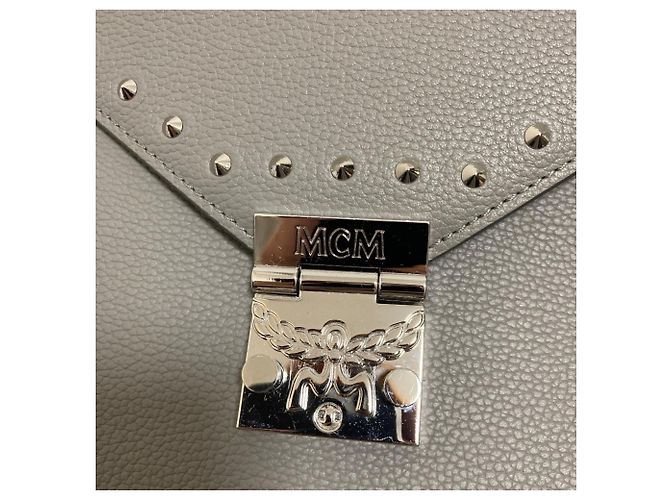 Borsa a tracolla in pelle borchiata MCM Marrone - vista 12