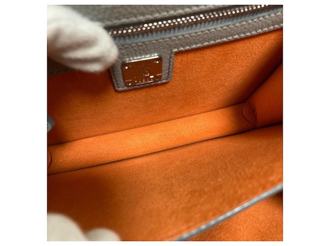 Borsa a tracolla in pelle borchiata MCM Marrone - vista 9
