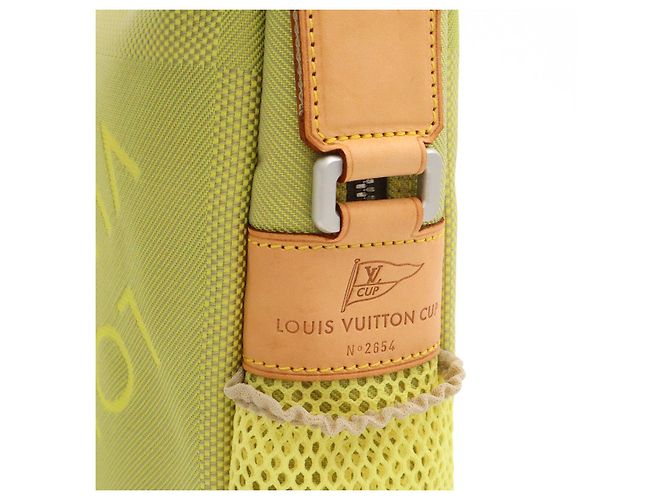 Bolso de hombro Louis Vuitton Damier Geant Amarillo - vista 8