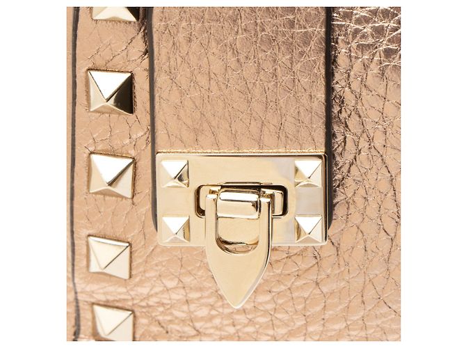 Valentino Garavani Borsa a tracolla Rockstud Small in vitello metallizzato Valentino Rosa - vista 8