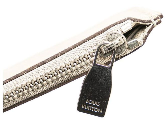 Louis Vuitton Taiga Pochette Cle Coin Case Castaño Beige - vista 7