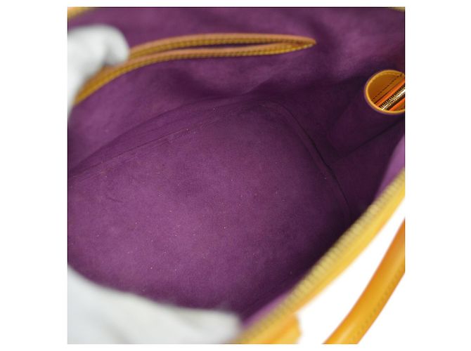 Borsa Louis Vuitton Alma in pelle Epi PM Giallo - vista 3