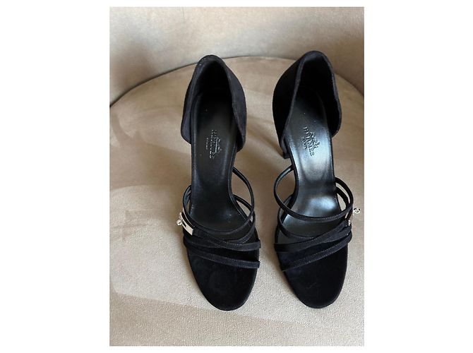 Hermès Schwarze Wildleder-Sandaletten mit Absatz - Ansicht 11