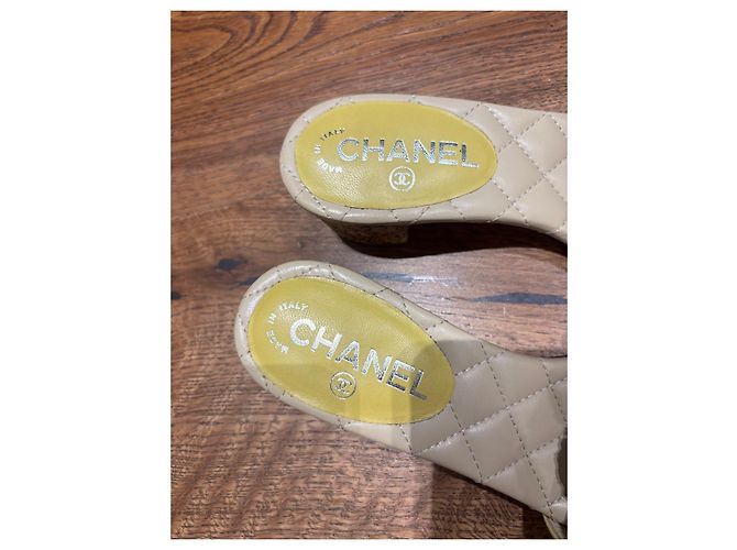Chanel Mules aus gelbem Raffia mit Korkabsatz Beige - Ansicht 11