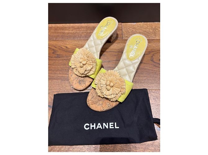 Chanel Mules aus gelbem Raffia mit Korkabsatz Beige - Ansicht 2
