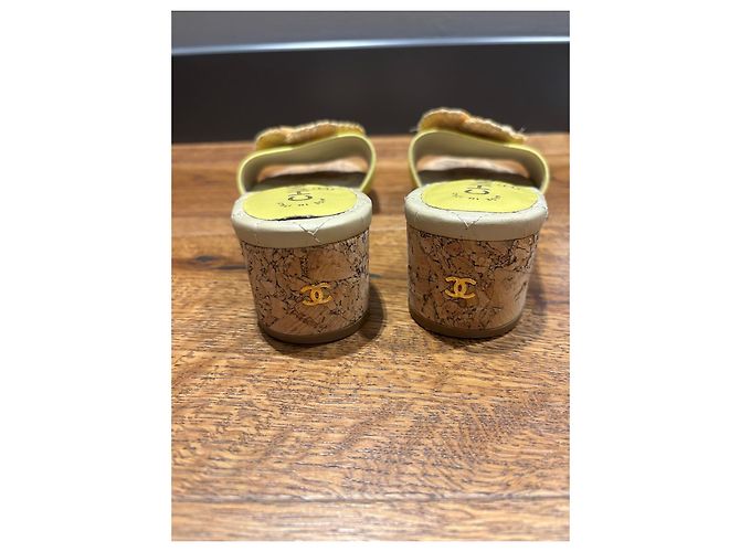 Chanel Mules aus gelbem Raffia mit Korkabsatz Beige - Ansicht 3