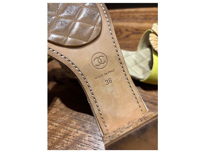 Chanel Mules aus gelbem Raffia mit Korkabsatz Beige - Ansicht 4