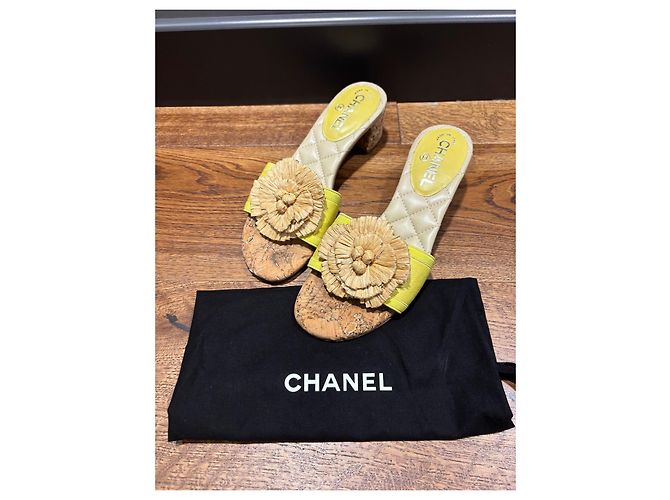 Chanel Mules aus gelbem Raffia mit Korkabsatz Beige - Ansicht 5