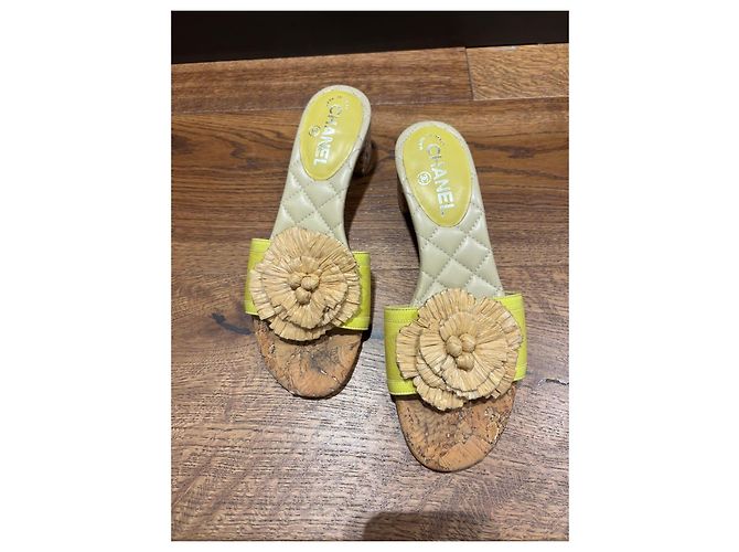 Chanel Mules aus gelbem Raffia mit Korkabsatz Beige - Ansicht 9