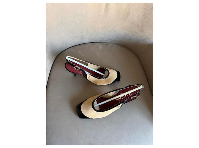 Décolleté slingback Chanel in camoscio beige e vernice nera Nero - vista 5