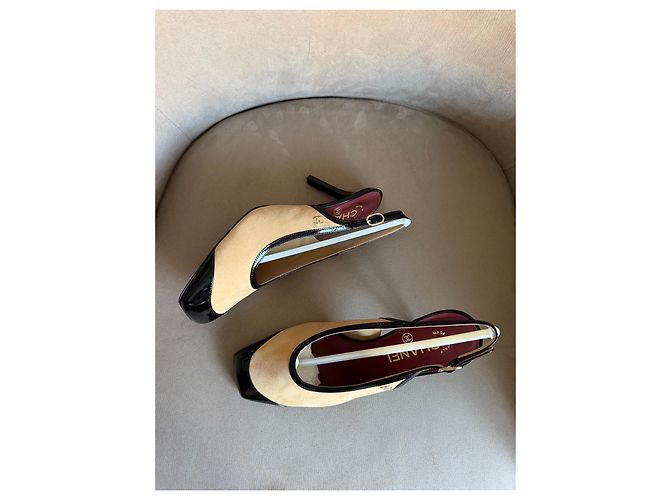 Décolleté slingback Chanel in camoscio beige e vernice nera Nero - vista 6