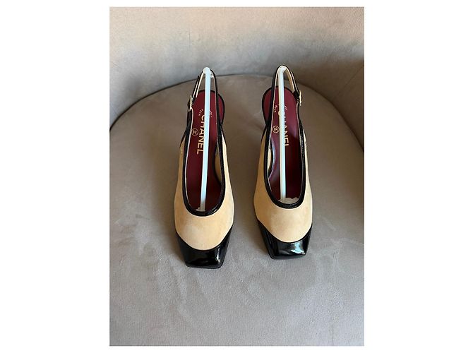 Décolleté slingback Chanel in camoscio beige e vernice nera Nero - vista 8