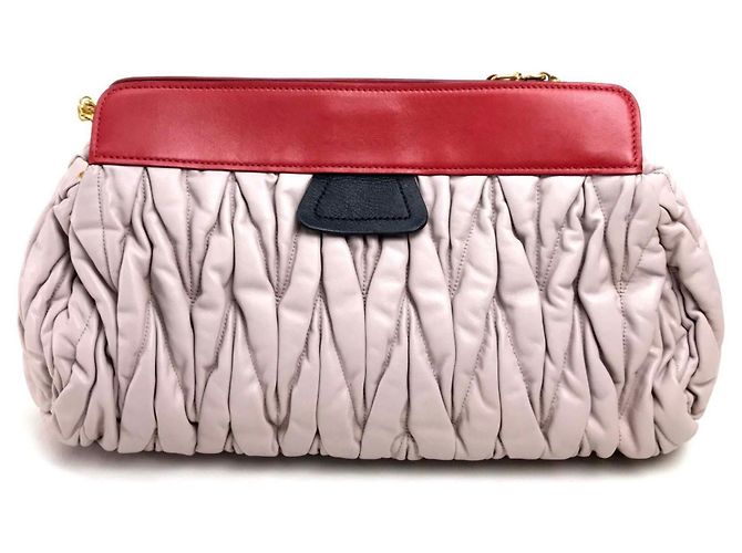 Bolsa de Ombro em Couro Matelassé Miu Miu Preto Rosa - vista 2