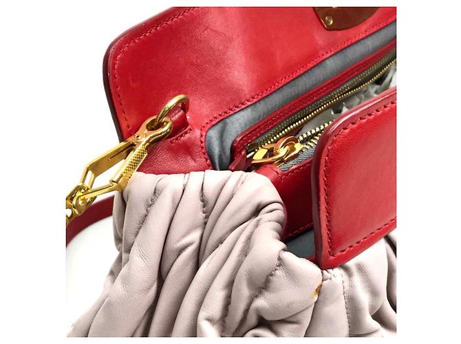 Bolsa de Ombro em Couro Matelassé Miu Miu Preto Rosa - vista 6