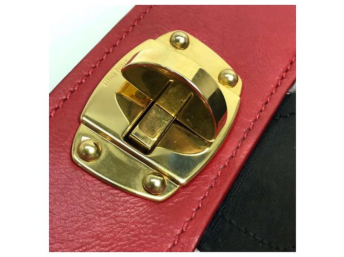 Bolsa de Ombro em Couro Matelassé Miu Miu Preto Rosa - vista 9