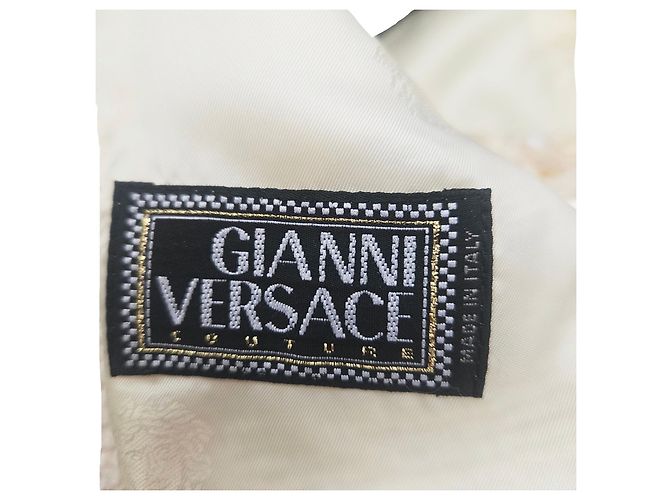 Gianni Versace Couture Tailleur Tweed Écru com Pérolas - vista 3