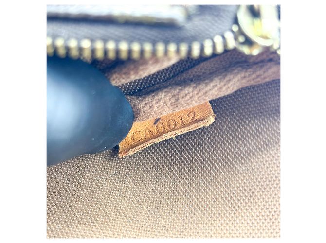 Louis Vuitton Pochette Accessoires Monogram Canvas Medium Marrom - vista 6