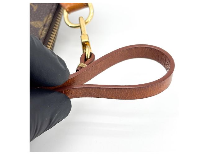 Louis Vuitton Pochette Accessoires Monogram Canvas Medium Marrom - vista 7