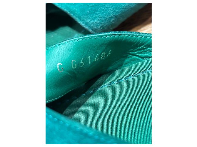 Chanel Sandali Thong Camelia in Camoscio Verde - vista 3