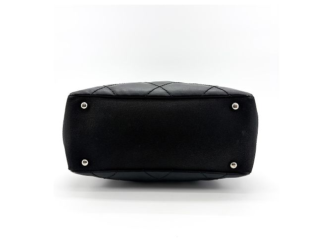 Chanel Biarritz Quilted Coated Canvas Small Negro - vista 5