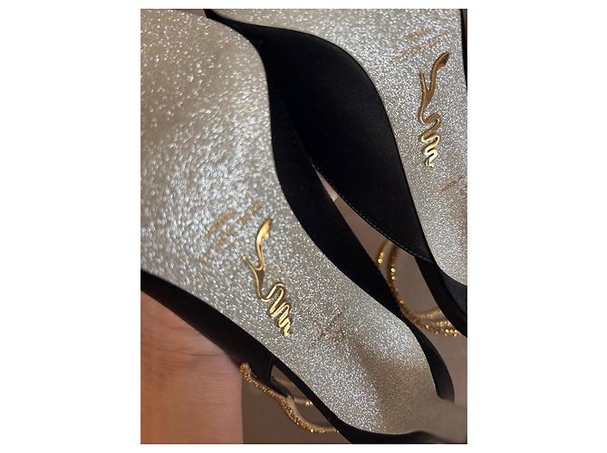 Rene Caovilla Décolleté in raso nero con serpente gioiello D'oro - vista 12
