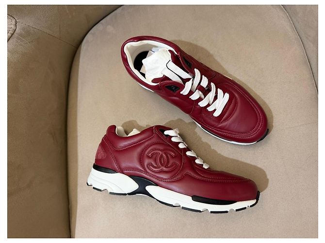Chanel Sneakers in pelle bordeaux con logo CC Rosso - vista 13