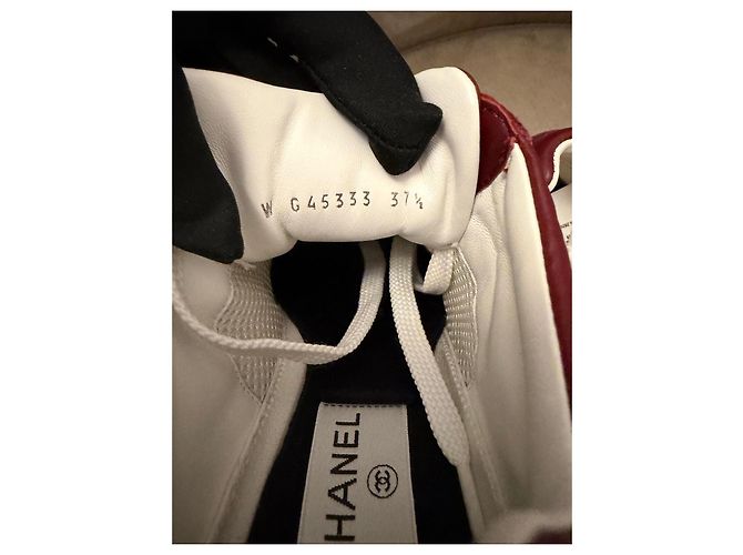 Chanel Sneakers in pelle bordeaux con logo CC Rosso - vista 6